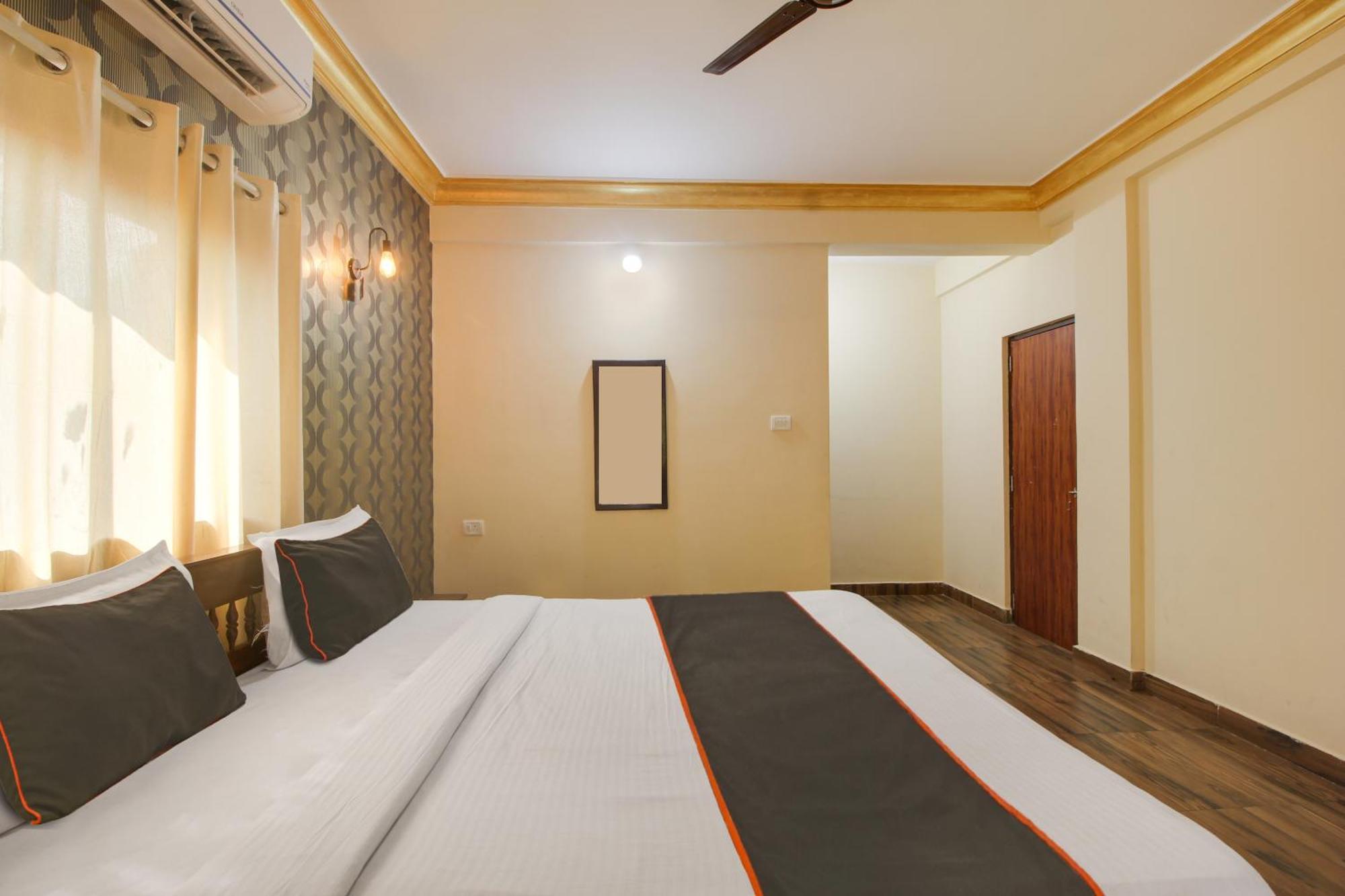 Collection O Romeos Place Baga Beach Hotell Calangute Eksteriør bilde